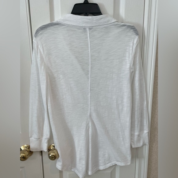 EXPRESS Sz M Sheer Button Down Shirt, ¾ Sleeves, V neck with 2 Sm Front Pockets - Picture 2 of 7
